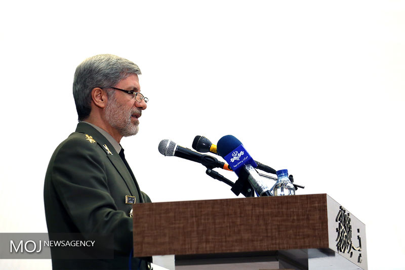 وزیر دفاع با فرمانده حشد الشعبی دیدار و گفتوگو کرد