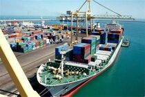 پهلوگیری کشتی کانتینربر با محموله کالاهای وارداتی در بندر شهید رجایی