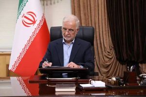  امام خمینی(ره) با ایمان راسخ و تکیه بر مردم، انقلاب را پایه‌گذاری کرد