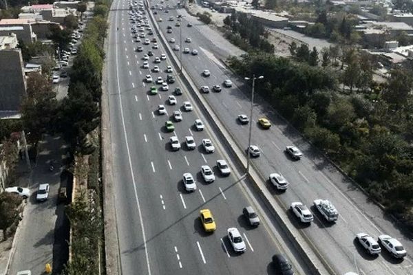 برخی از محورهای منتهی به کرج و تهران پرترافیک هستند