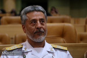 آنچنان یقه دشمان را می گیریم که باور نکنند