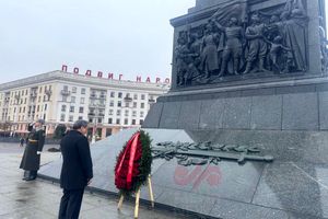 عراقچی به قربانیان جنگ جهانی دوم در مینسک ادای احترام کرد