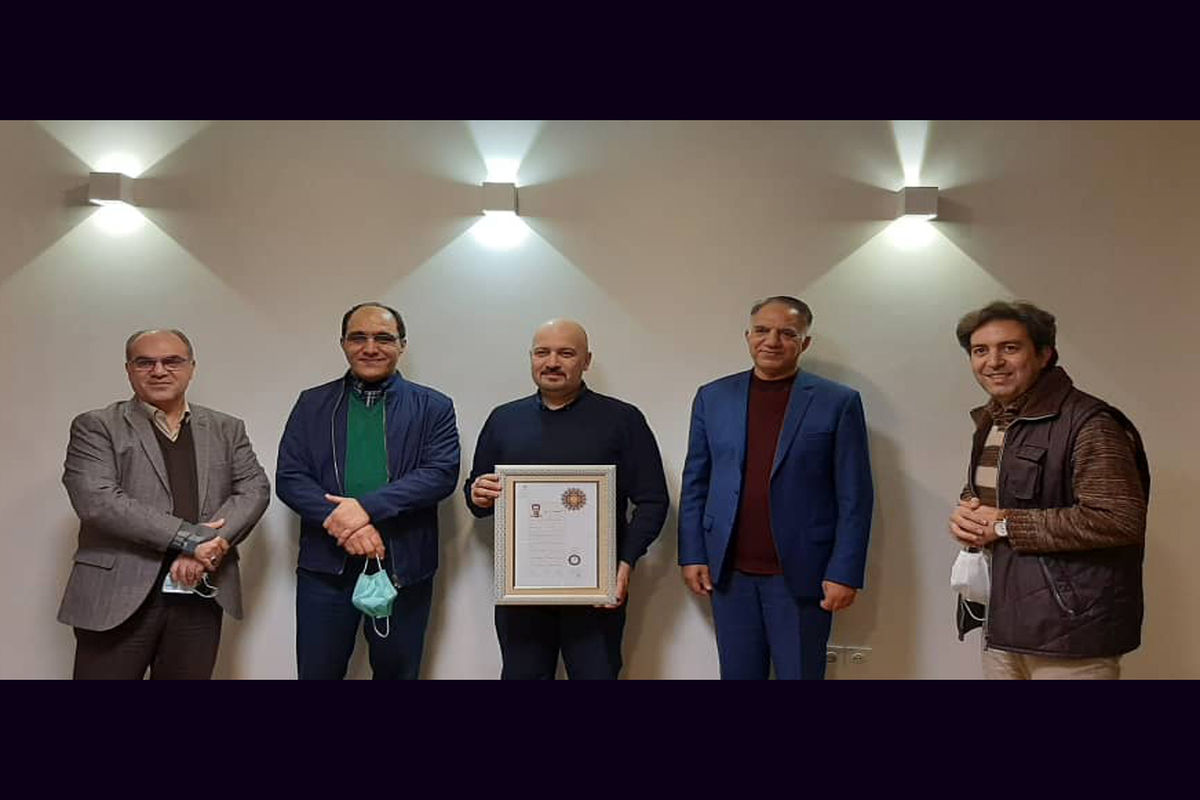 مهرداد اسکویی گواهینامه درجه یک هنری گرفت