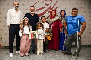 خانواده یسنا از گلستان برای حضور در اکران «ناتورِدشت» به تهران آمدند