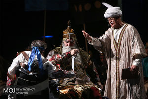 نمایش رستم و سهراب با هنرمندانی از معلولین موسسه کهریزک