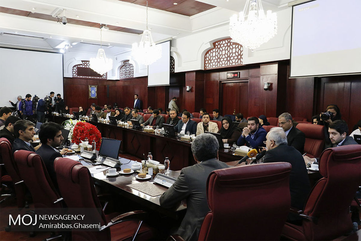 نشست هم اندیشی اقتصاد دانان جوان با وزیر اقتصاد