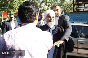 حسن روحانی رای خود را به صندوق انداخت