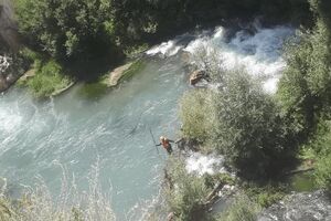 تداوم جست‌وجو برای یافتن پدر و پسر مغروق در رودخانه هراز