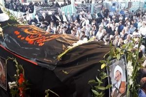 پیکر عالم وارسته و مجاهد انقلابی آیت الله عباس رحیمی در خمینی شهر تشییع شد