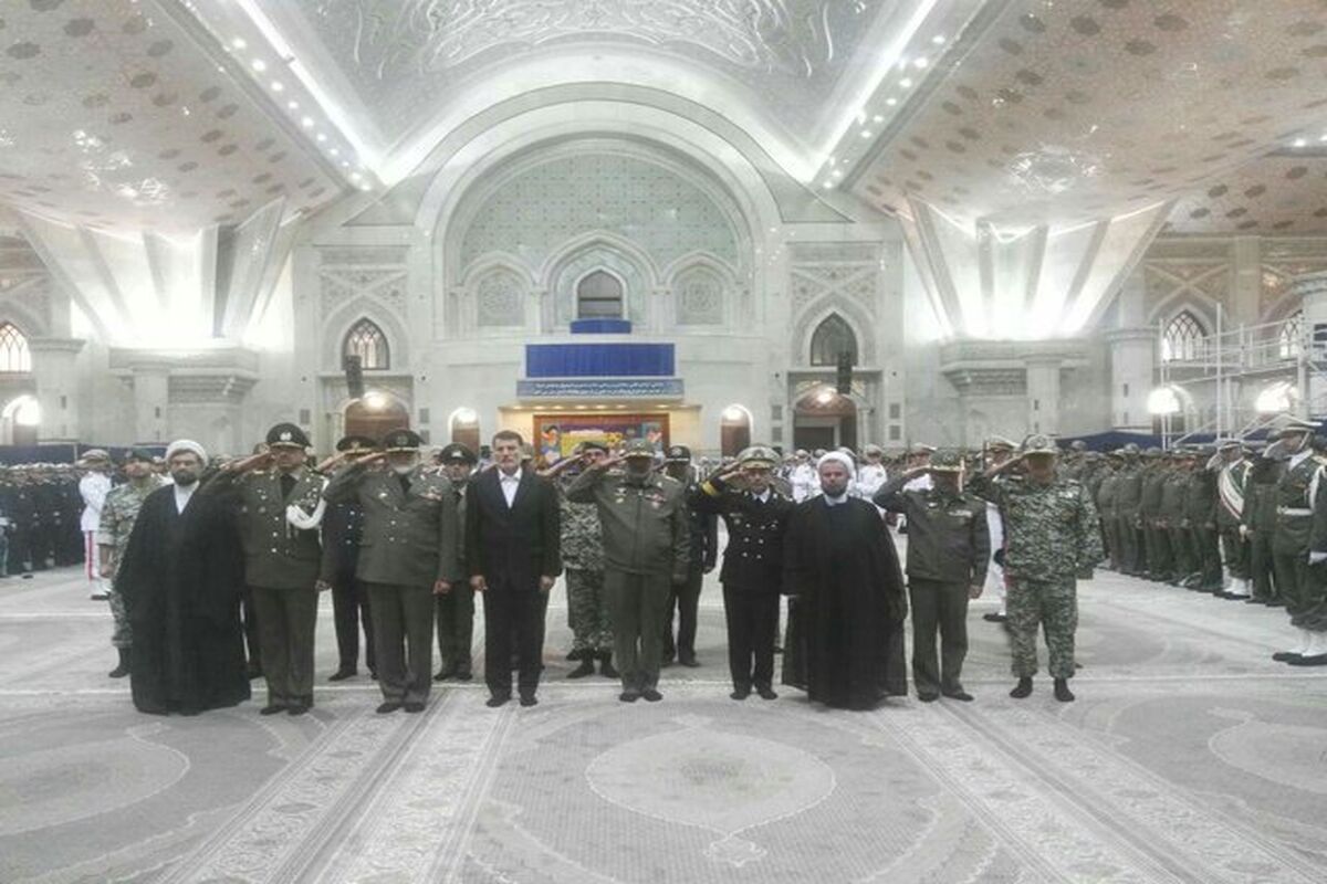 ارتشیان در حرم امام