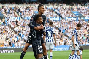 پیروزی ۲ بر ۱ رئال مادرید مقابل رئال سوسیداد با وجود اخراج هویسن