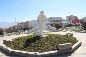 آرایش میادین و پارک های سنندج  با 32 هزار جعبه گل رنگارنگ