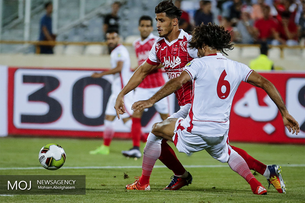 آغاز مسابقات هفدهمین دوره لیگ برتر فوتبال دیدار پرسپولیس و فولاد خوزستان