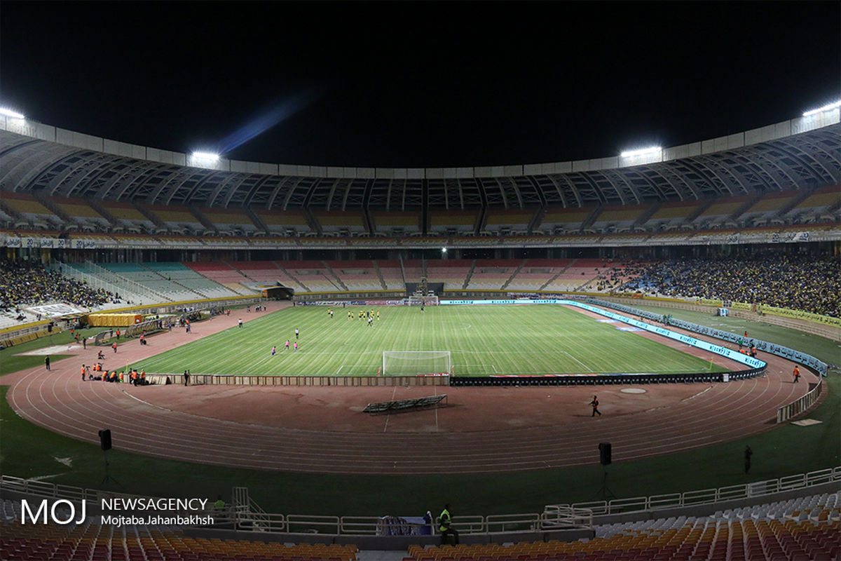 دیدار تیم های فوتبال سپاهان اصفهان و استقلال خوزستان