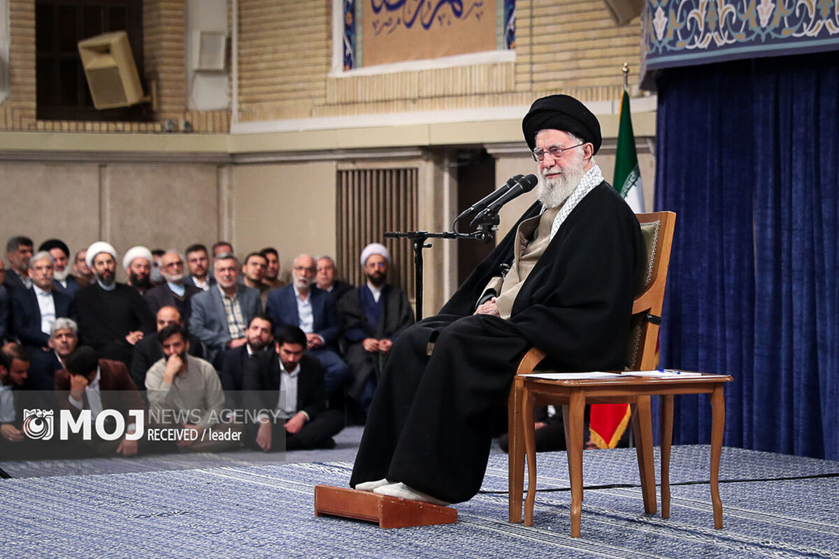 دیدار جمعی از دانشجویان با مقام معظم رهبری