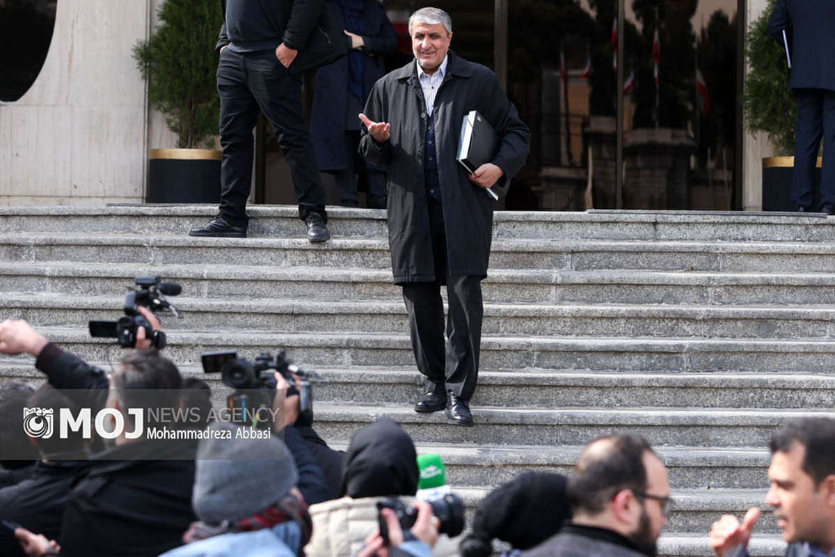 حاشیه جلسه هیات دولت -  ۸ اسفند