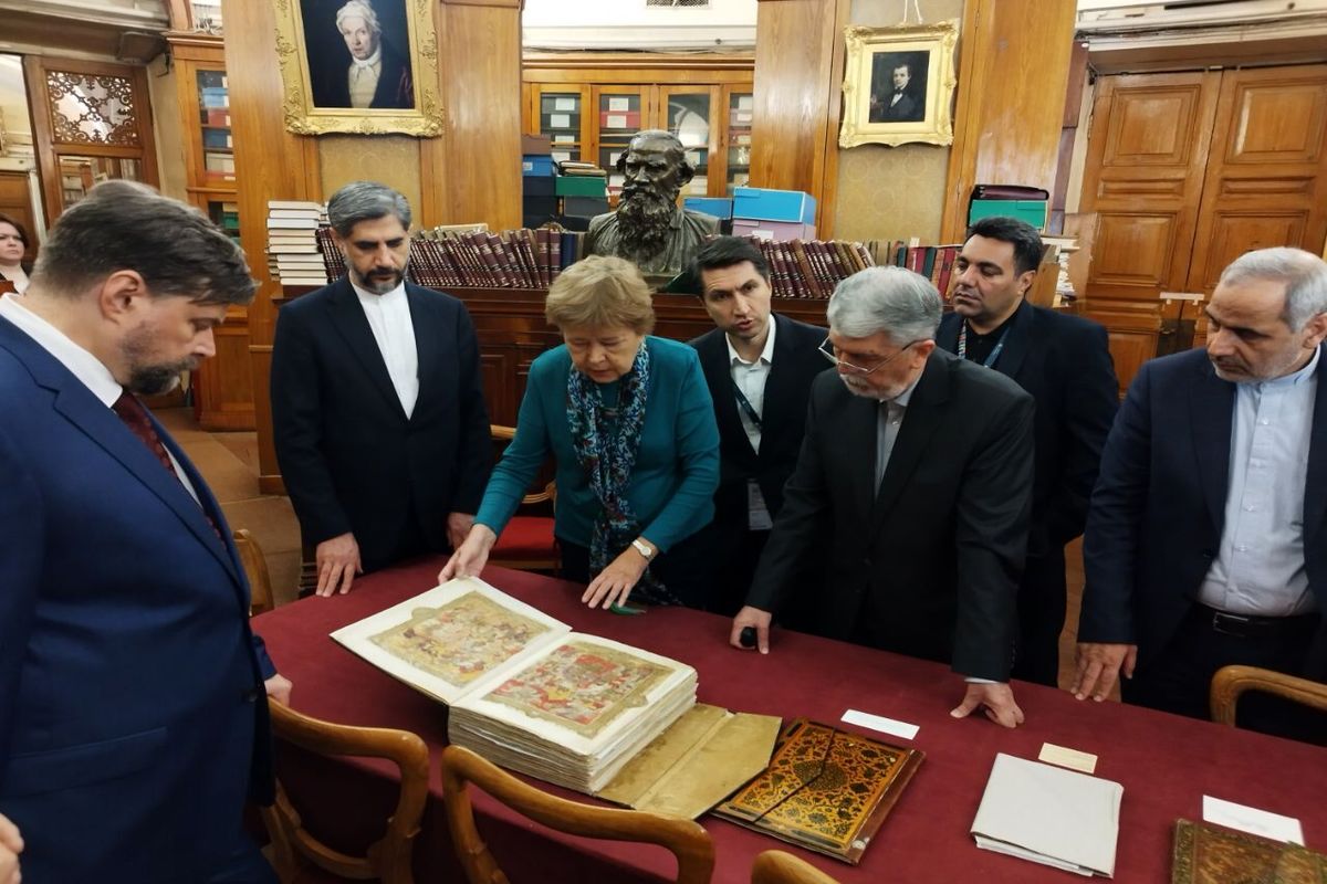 وزیر فرهنگ و ارشاد اسلامی