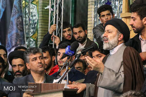 رئیسی در جمع پرشور مردم قم: چک برجام را برای ملت نقد می‌کنیم/ برخی کانتینری جنس می‌آورند و حقوق ملت را می‌برند