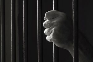 نظر فقها در حکم حبس بدهکار معسر و غیر بزهکار