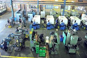 دولت با کاهش ریسک های سرمایه گذاری تولید و صادرات را تقویت کند