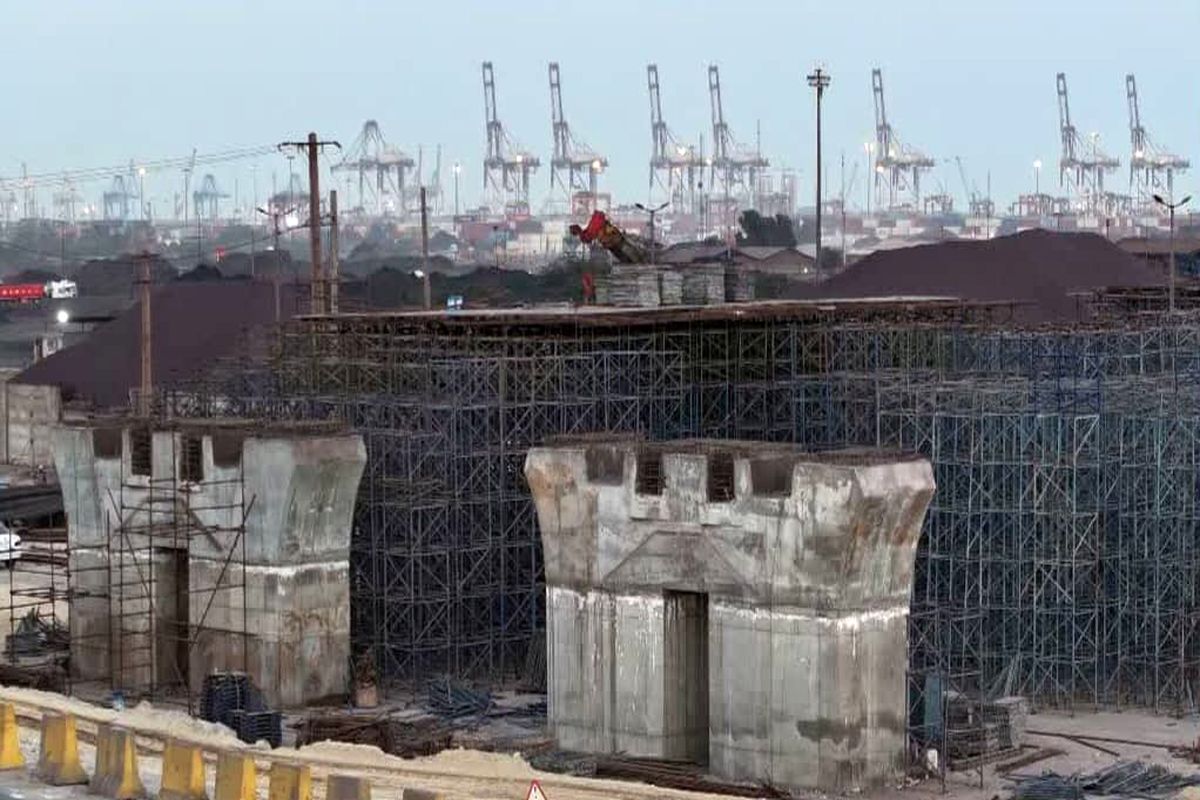 پل دسترسی به اراضی بندر شهید رجایی