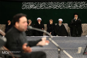 مراسم عزاداری شب عاشورای حسینی با حضور رهبر انقلاب آغاز شد