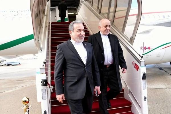 عراقچی وارد پاریس شد