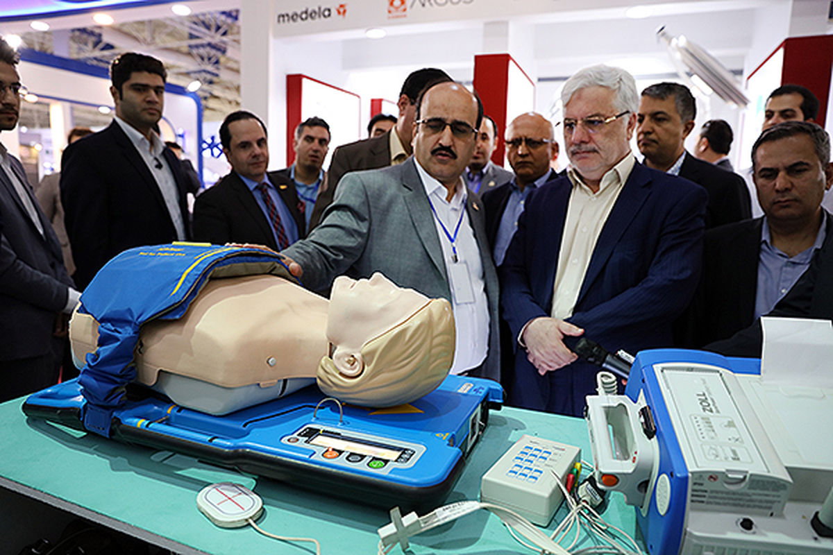 نوربخش در بازدید از نمایشگاه ایران هلث