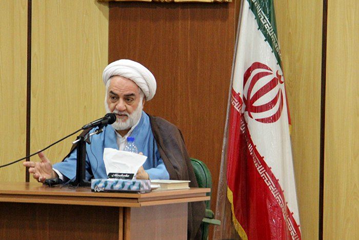 کار معلم قابل مقایسه با هیچ صنف و گروهی نیست