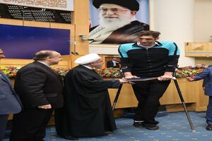 مرد غول پیکر والیبال در کنار رئیس جمهور+عکس