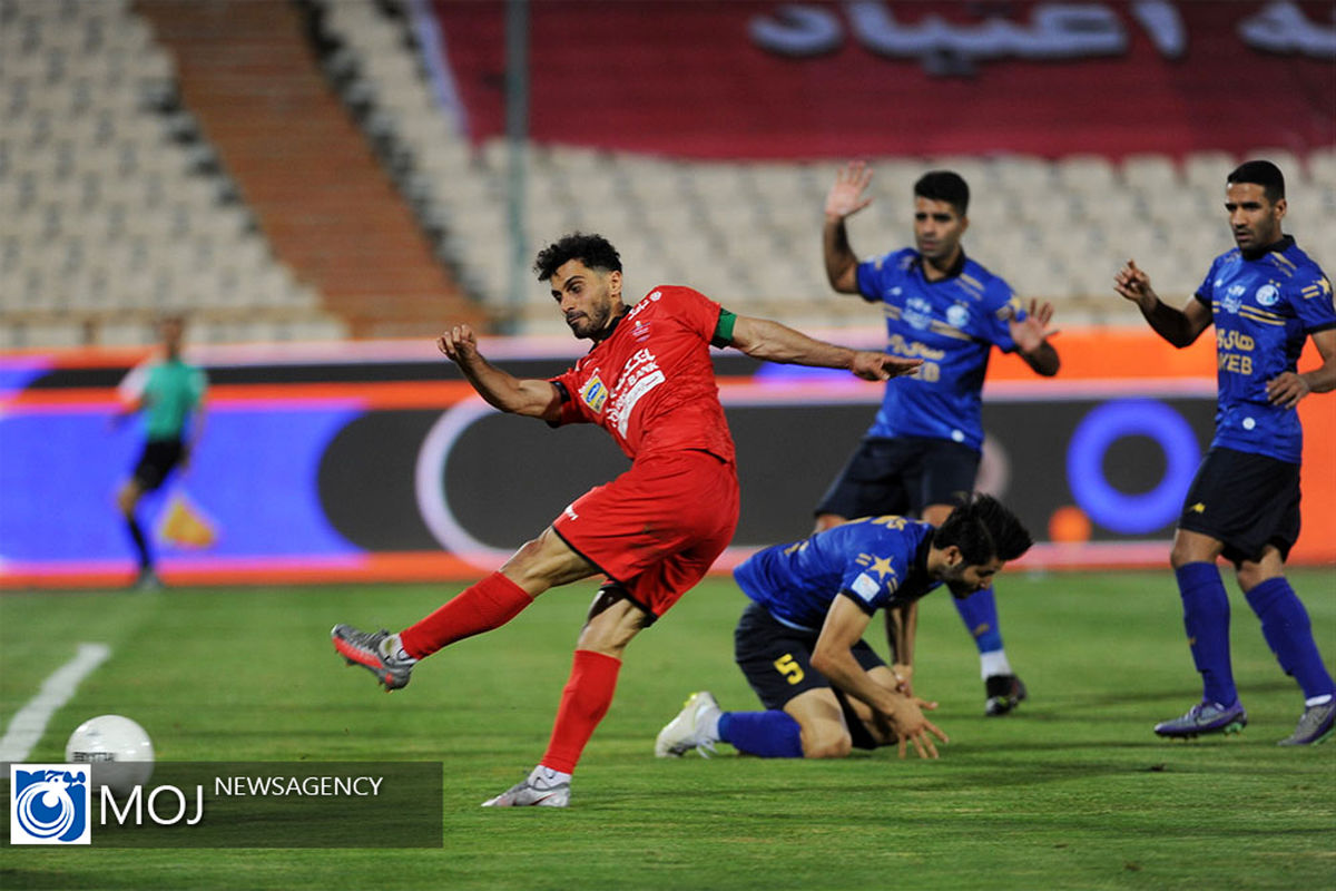 دیدار تیم های فوتبال پرسپولیس و استقلال تهران