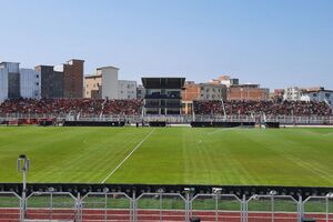 سکوهای ورزشگاه وطنی، پرسپولیسی شد