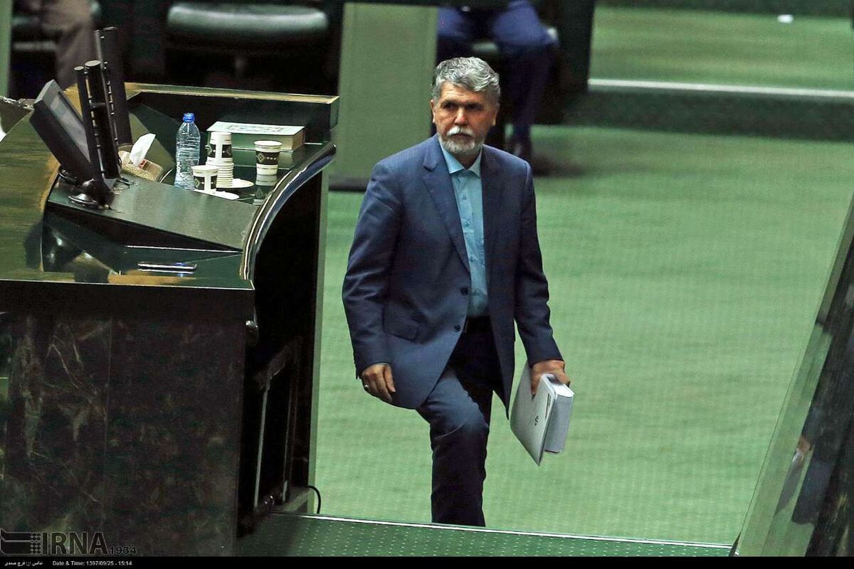 وزیر فرهنگ و ارشاد اسلامی