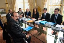 چشم انداز قدرت نمایی دولت و کنفدراسیون سراسری کار فرانسه