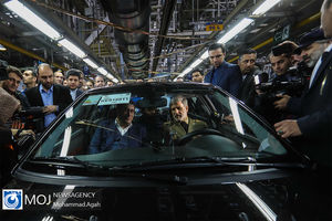 بازدید وزیر دفاع از ایران خودرو