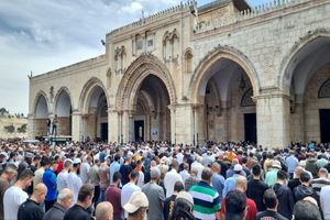 ۱۲۰ هزار فلسطینی در نماز عید فطر مسجدالاقصی شرکت کردند