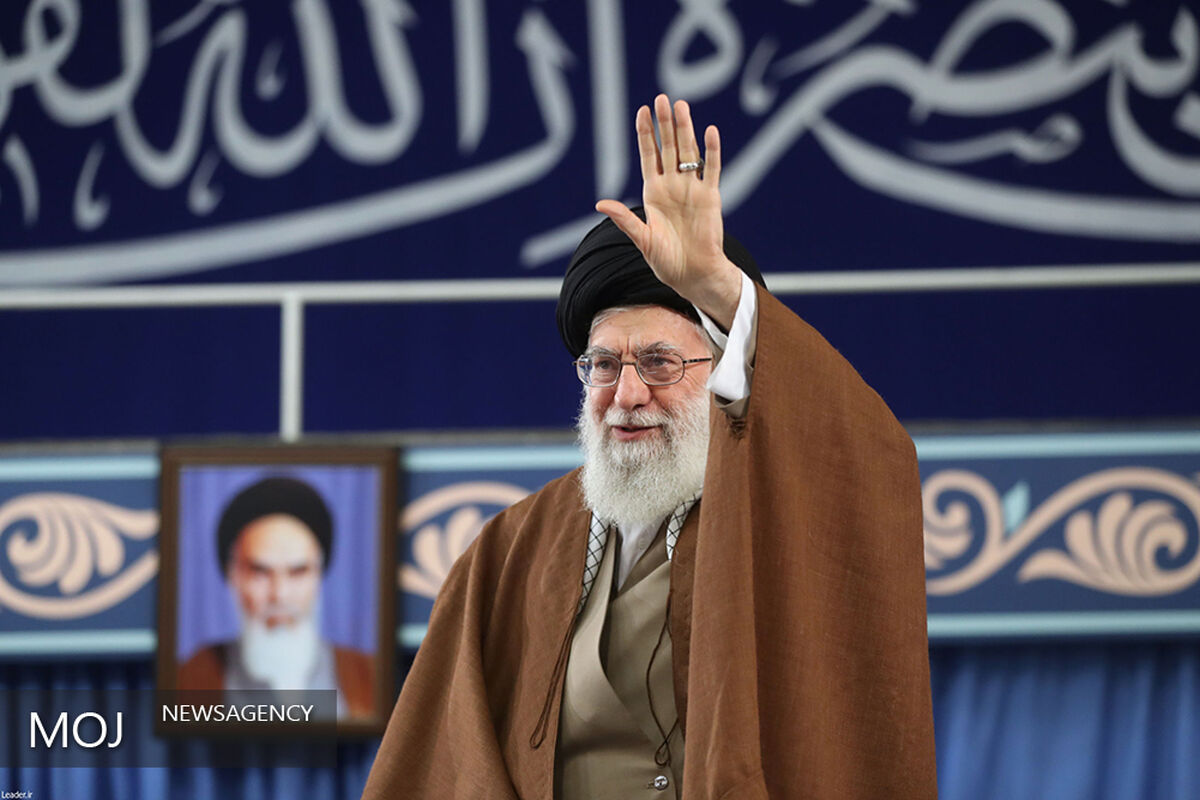 دیدار دانش‌آموزان و دانشجویان با مقام معظم رهبری