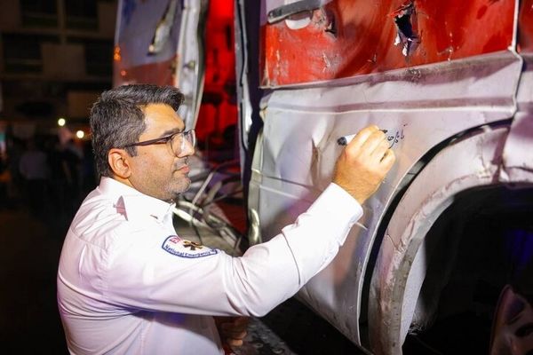 تجلیل مردمی از اورژانس تهران در میدان ولیعصر(عج)