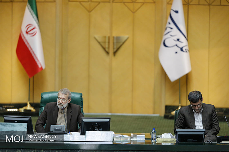 حضور کامل وزرا در صحن هنگام بررسی صلاحیتهایشان الزام آئیننامهای دارد