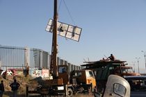 تابلوها و بیلبوردهای غیرمجاز از حاشیه جاده مشهد - شاندیز جمع‌آوری شد