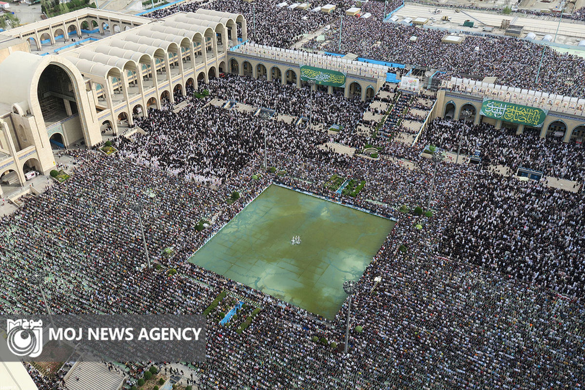 اقامه نماز عید فطر به امامت مقام معظم رهبری