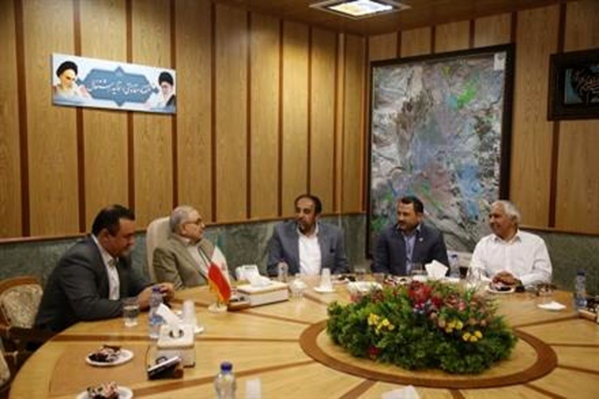 جلسه  بررسي ظرفيت هاي توليد برق استان قم 