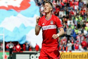 اشتایگر قراردادش را با تیم شیکاگو برای یک فصل دیگر تمدید کرد