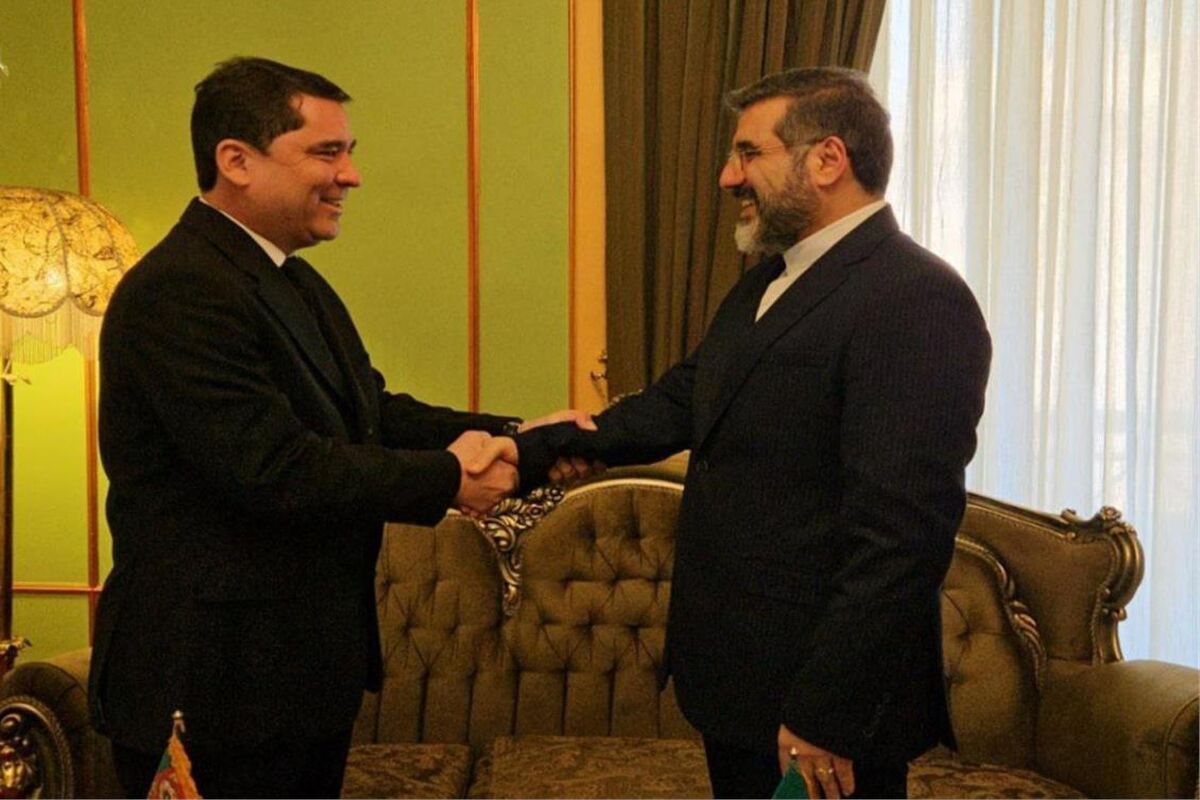 وزیر فرهنگ در اصفهان