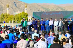 پیاده‌روی خانوادگی با محوریت گلزار شهدا؛ جلوه‌ای از همبستگی و نشاط شهری