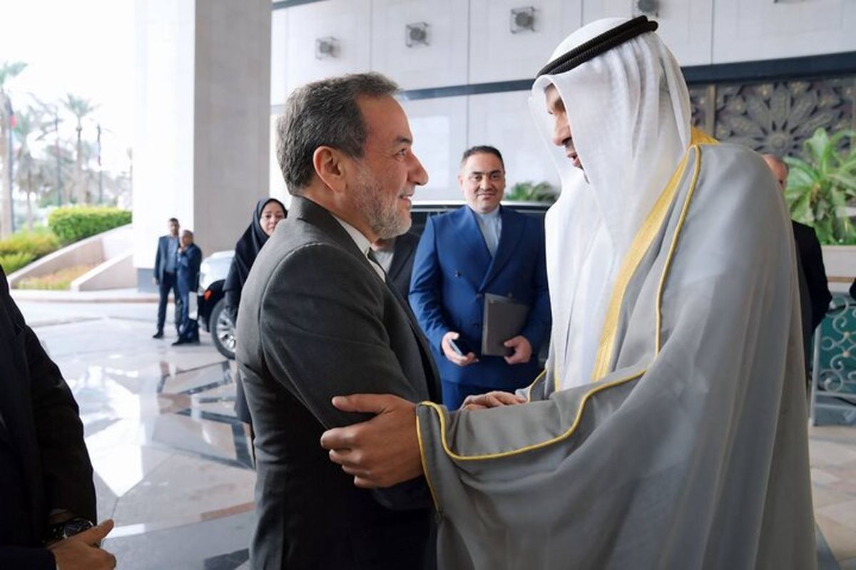 وزیر امور خارجه ایران با ولیعهد دولت کویت دیدار و گفتگو کرد