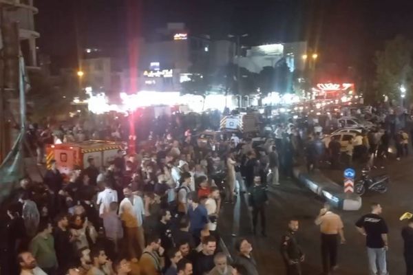 آتش‌سوزی در پاساژ تجاری تهرانپارس؛ بیش از ۱۰۰ نفر از میان دود و آتش خارج شدند