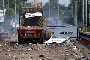 ونزوئلا اتهام آتش زدن کمک های بشردوستانه را رد کرد