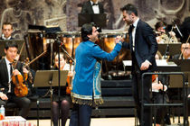 پرواز همای در تورنتو اپرا خواند