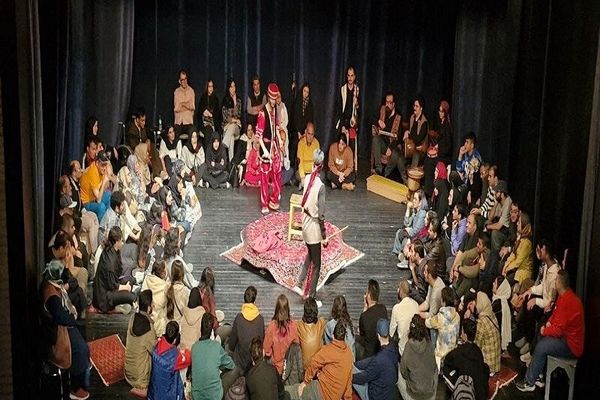 نمایش «غم غربت در دیار» با استقبال تماشاگران سنگلج تا ۳۰ آبان تمدید شد